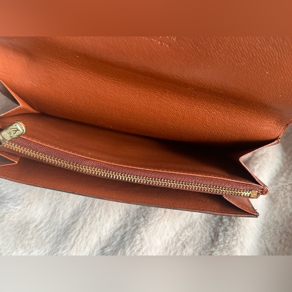 🧸🎀✨Authentic Vintage Louis Vuitton Sarah Wallet with Hand Painted Teddy Bear - Picture 9 of 16